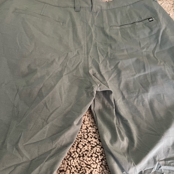 Travis Mathew’s men’s performance shorts. Men’s 38 - Picture 3 of 4